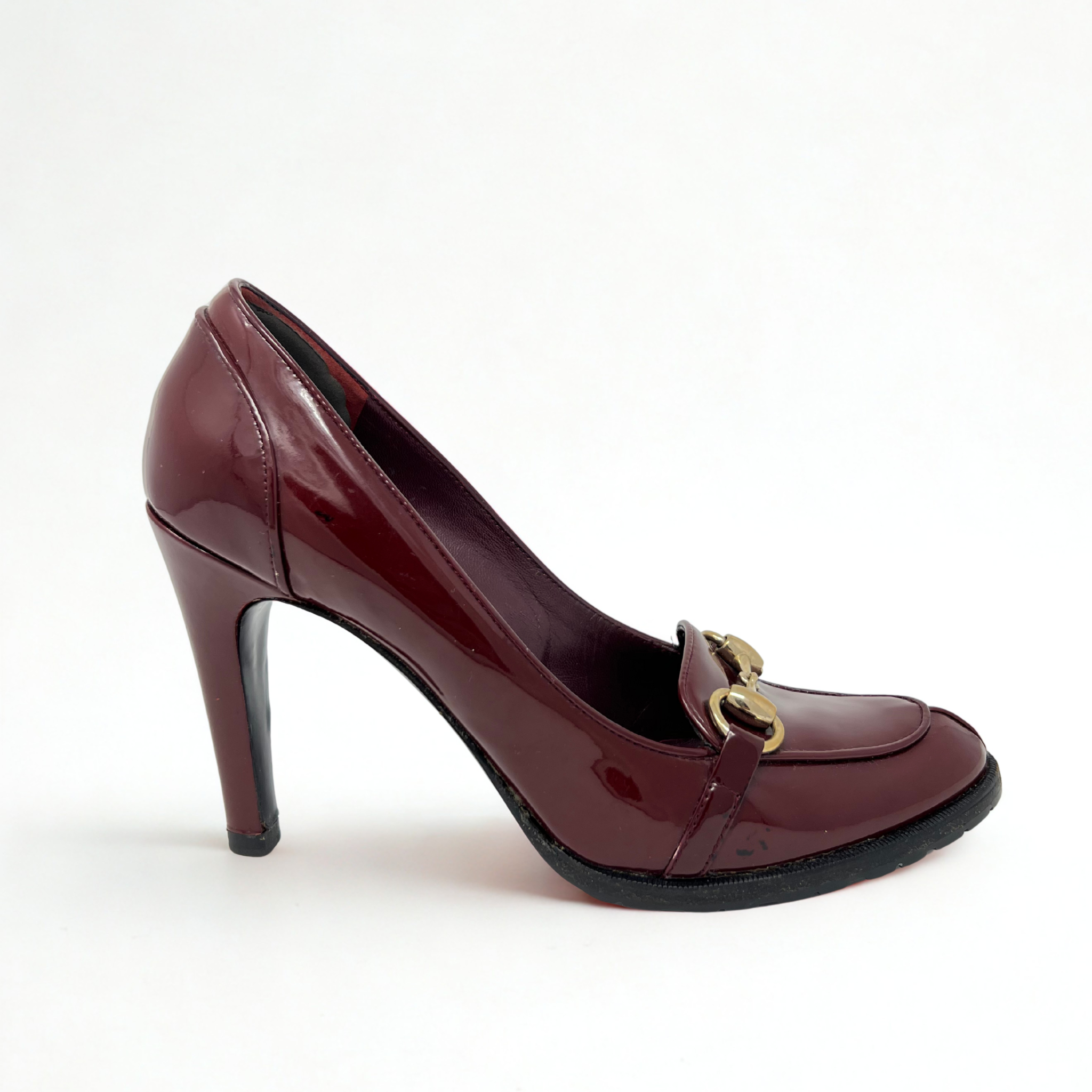 Vintage Gucci burgundy patent leather heeled loafers with gold-tone horsebit, Tom Ford-era design