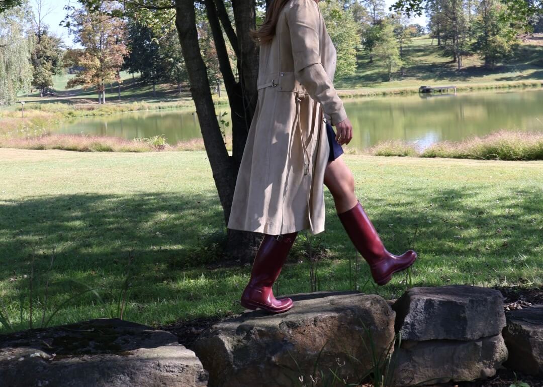 vintage_trench_coat_and_red_rain_boots